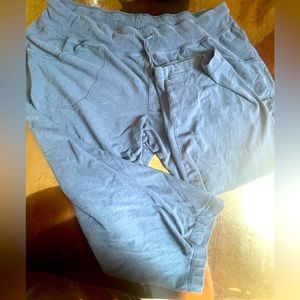 navy blue capri sweatpants